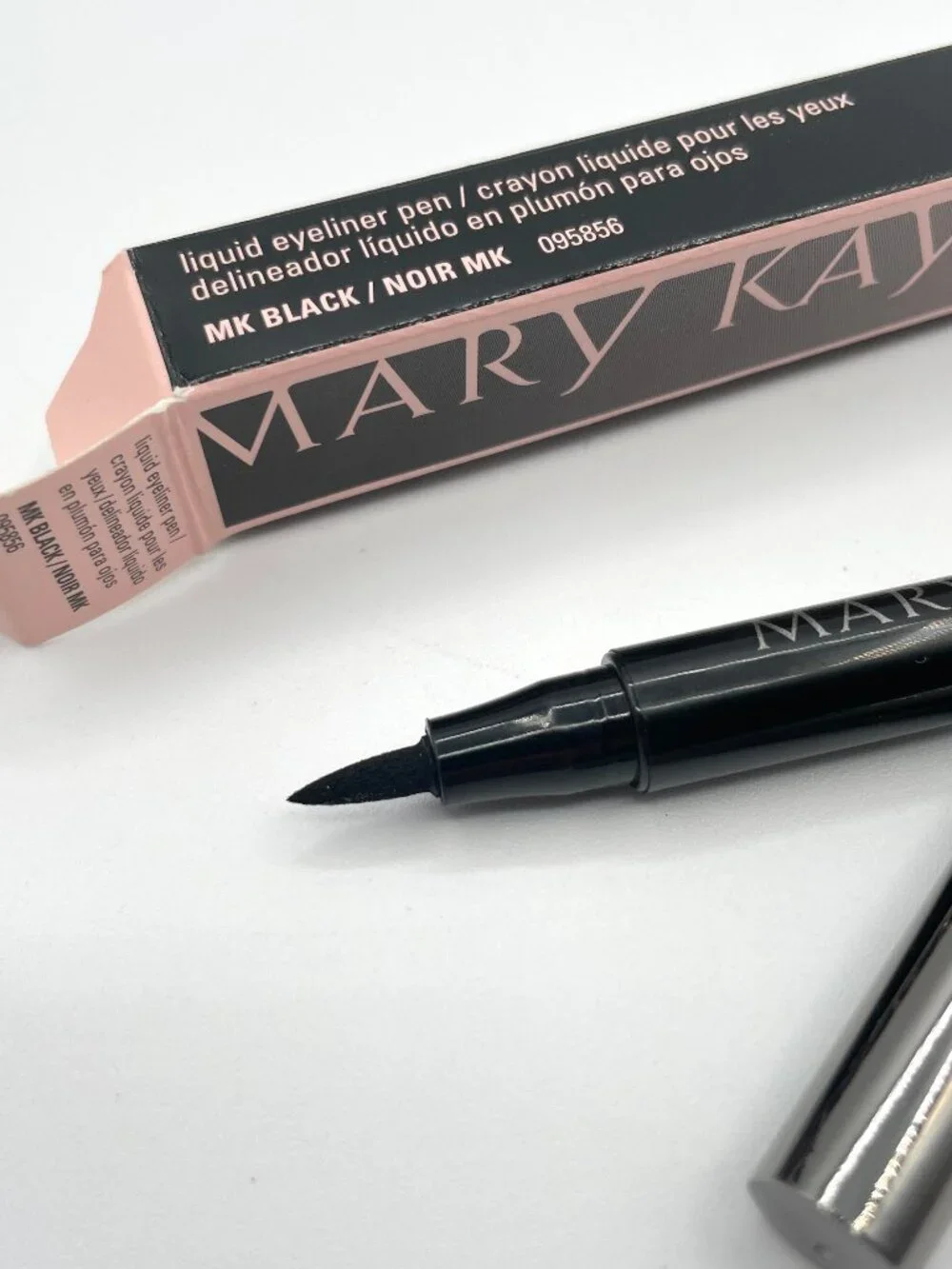 New In Box Mary Kay Liquid Eyeliner Pen MK Black #095856 NIB DISCONTINUED